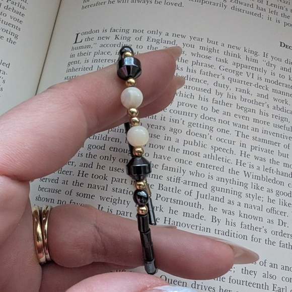 Vintage Hematite Black and Gold Beaded Bracelet - Picture 7 of 8